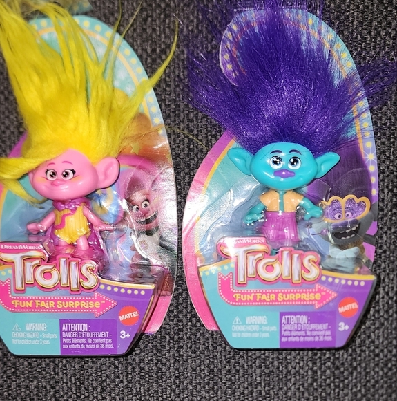 The DreamWorks Trolls Band Together Viva and Branch Small Dolls - Picture 4 of 5